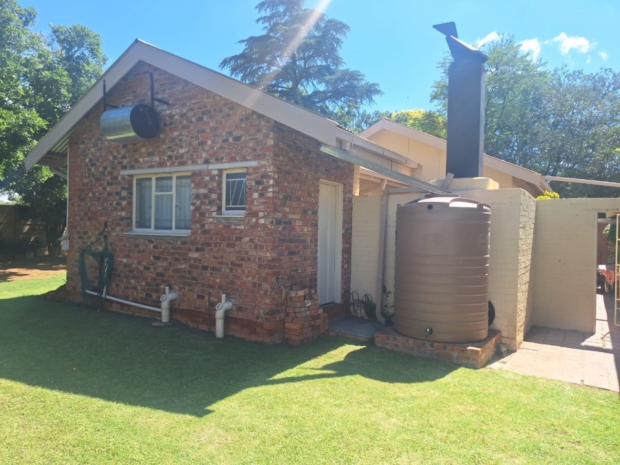 5 Bedroom Property for Sale in Fichardt Park Free State